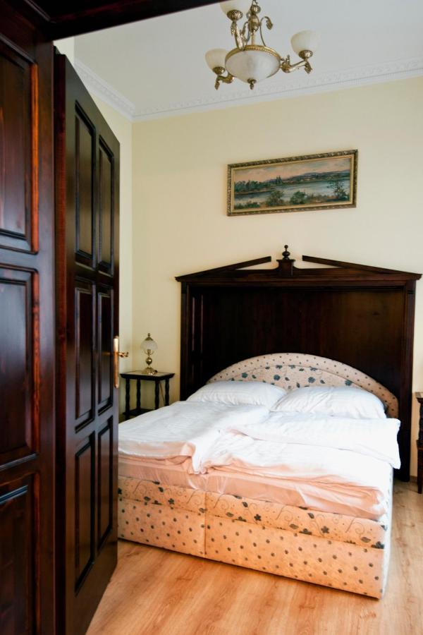 Pension Napoleon Karlovy Vary Exterior photo